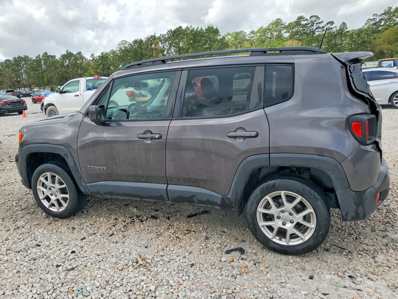 2019 JEEP RENEGADE LATITUDE photo 3