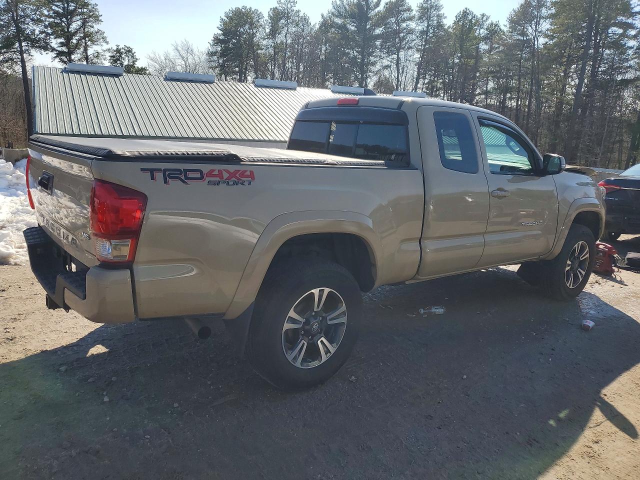 2017 TOYOTA TACOMA TRD SPORT photo 5
