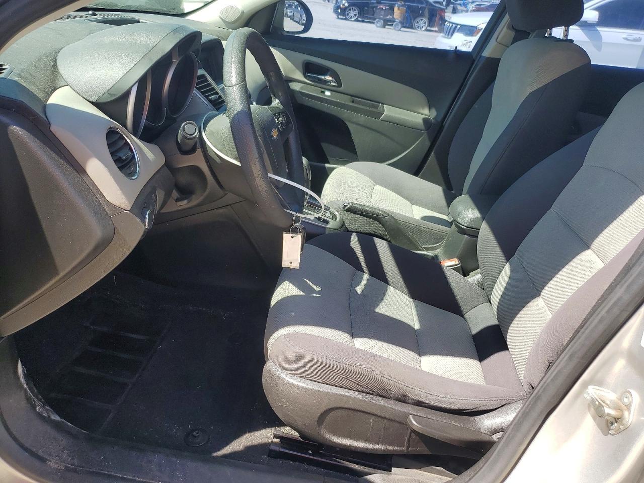 2014 CHEVROLET CRUZE LS photo 13