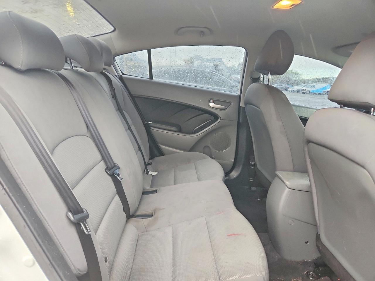 2017 KIA FORTE LX photo 10
