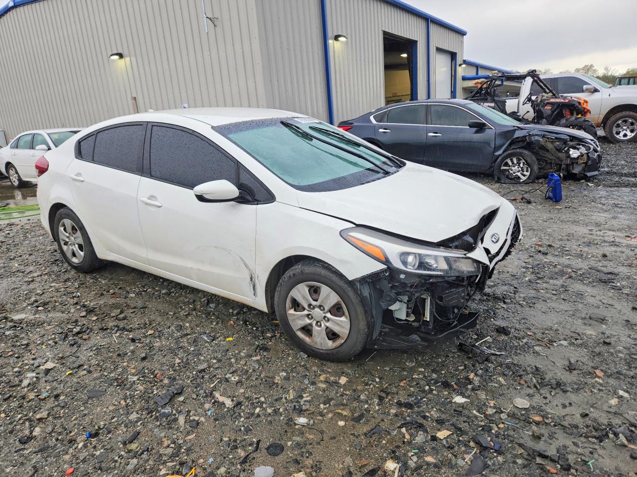 2017 KIA FORTE LX photo 4