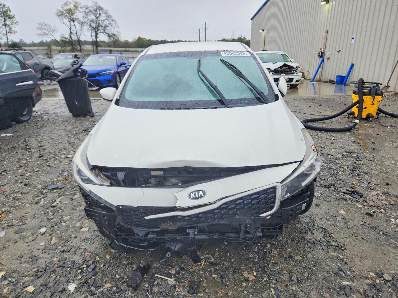 2017 KIA FORTE LX photo 5