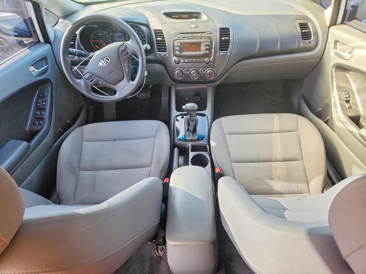 2017 KIA FORTE LX photo 8