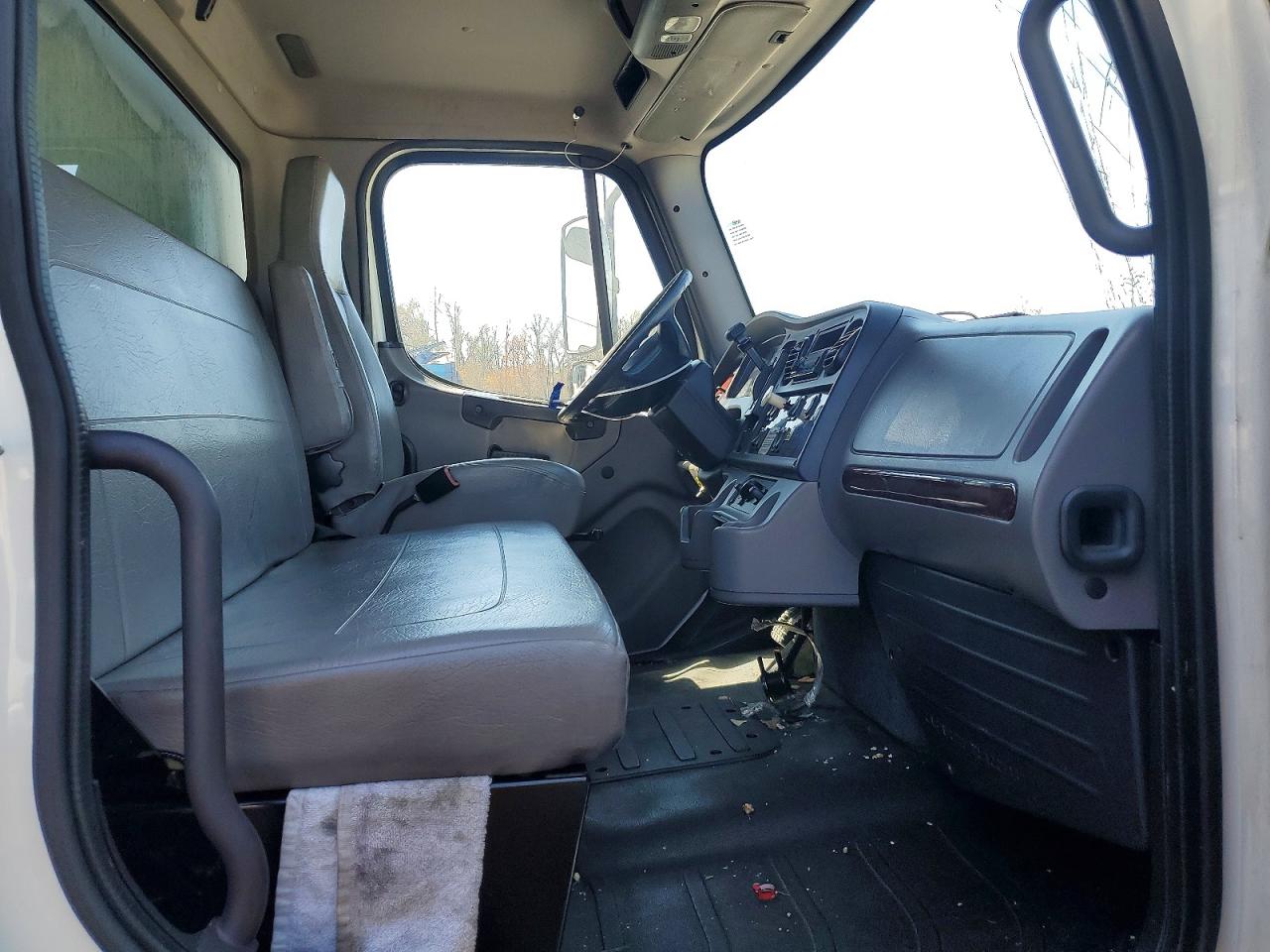 2013 FREIGHTLINER BUSINESS CLASS  M2 BOX TRUCK photo 9