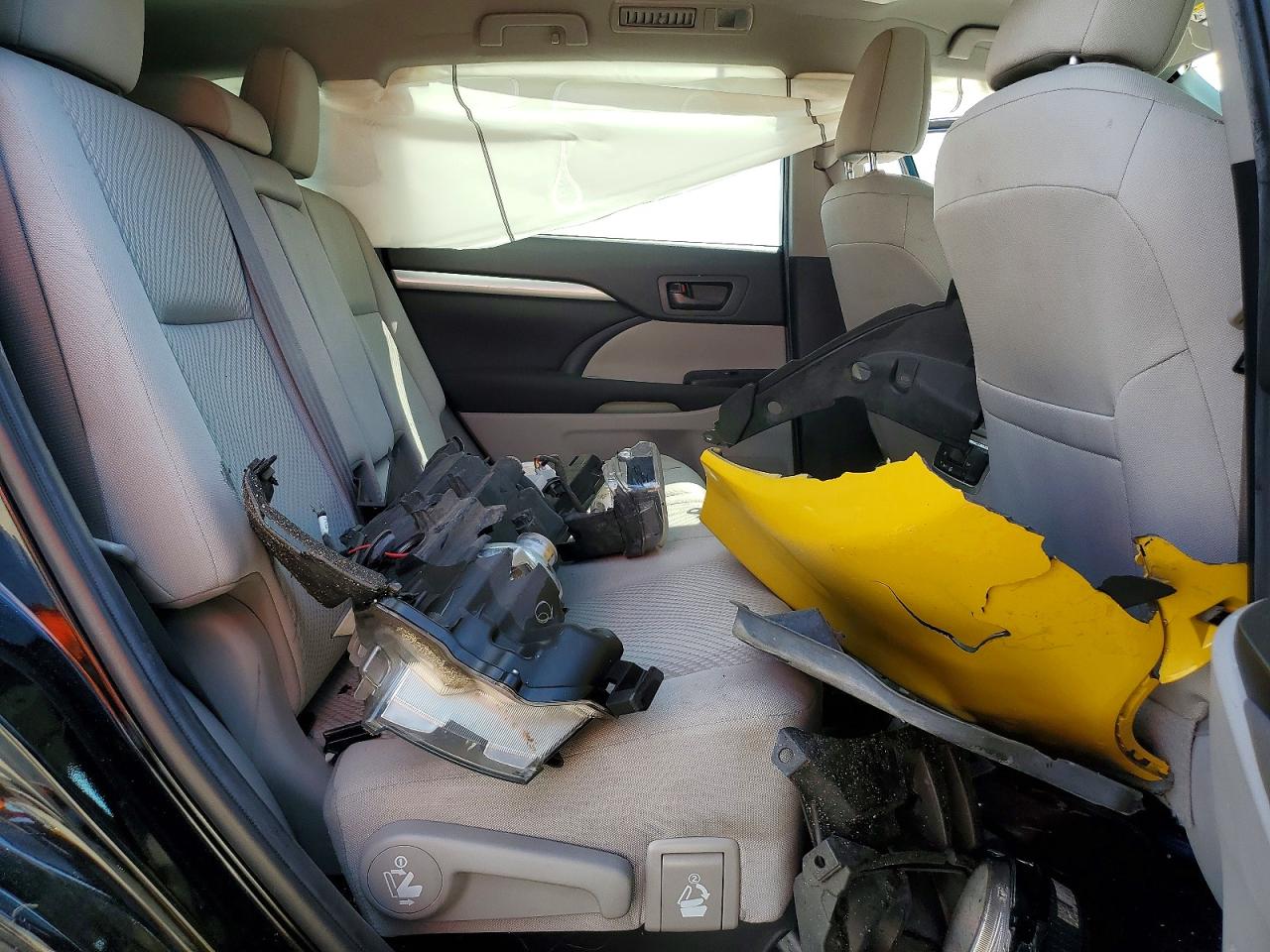 2019 TOYOTA HIGHLANDER LE photo 11