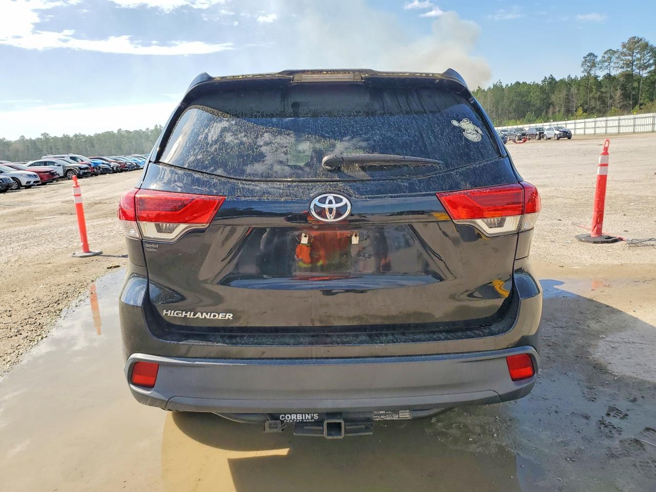 2019 TOYOTA HIGHLANDER LE photo 6