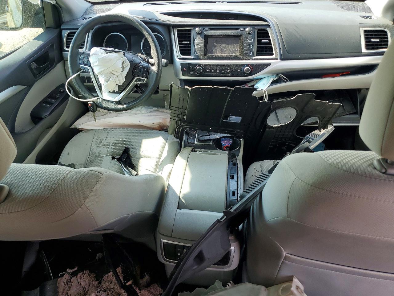 2019 TOYOTA HIGHLANDER LE photo 8