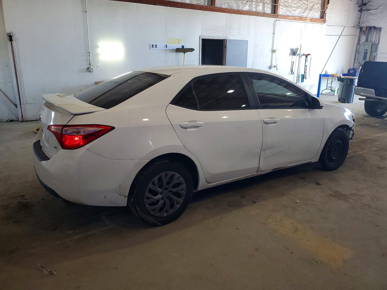 2017 TOYOTA COROLLA LE photo 3