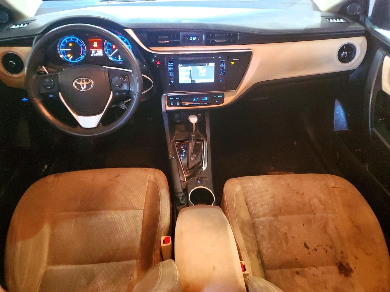 2017 TOYOTA COROLLA LE photo 8