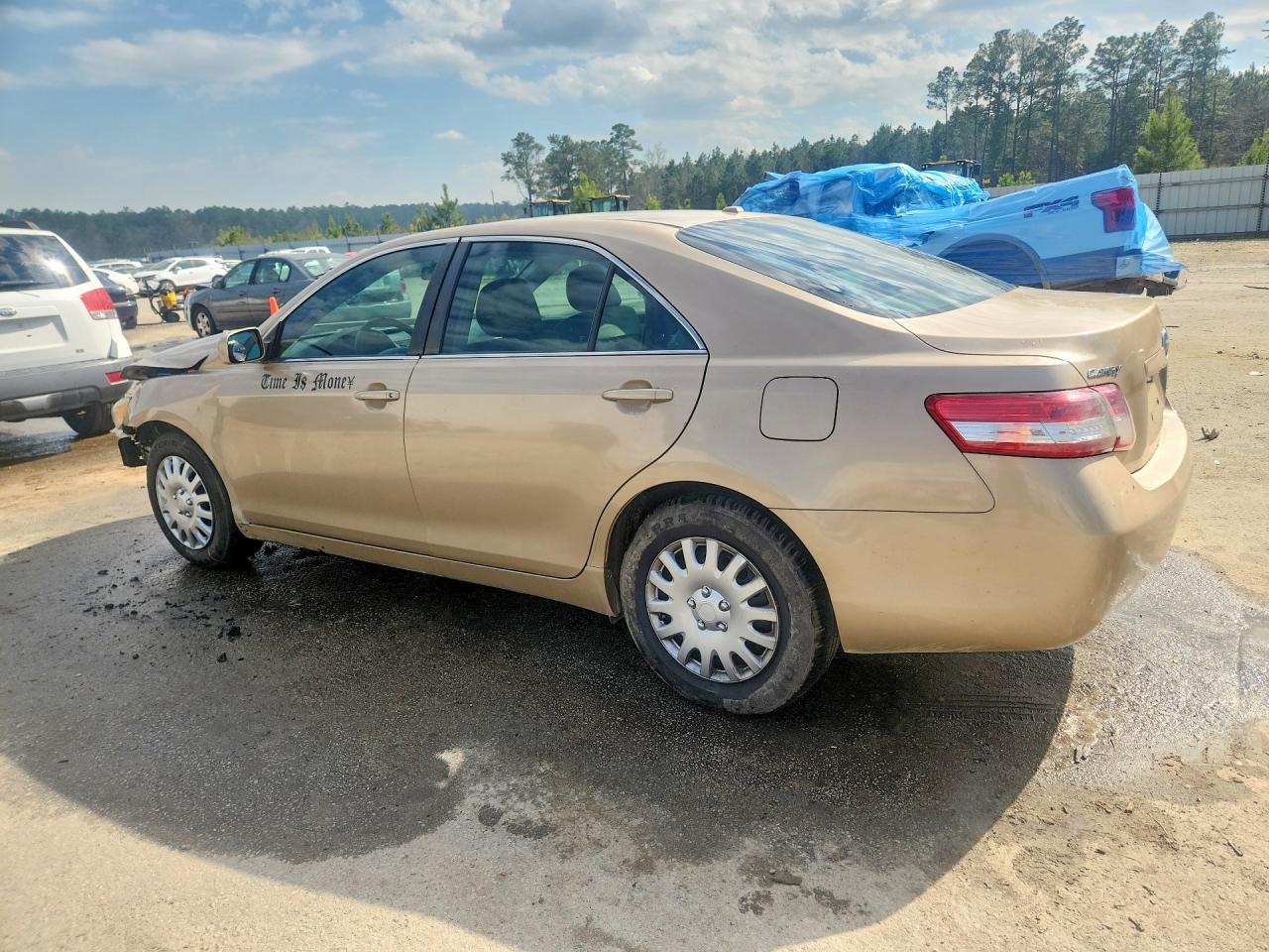 2011 TOYOTA CAMRY BASE photo 3