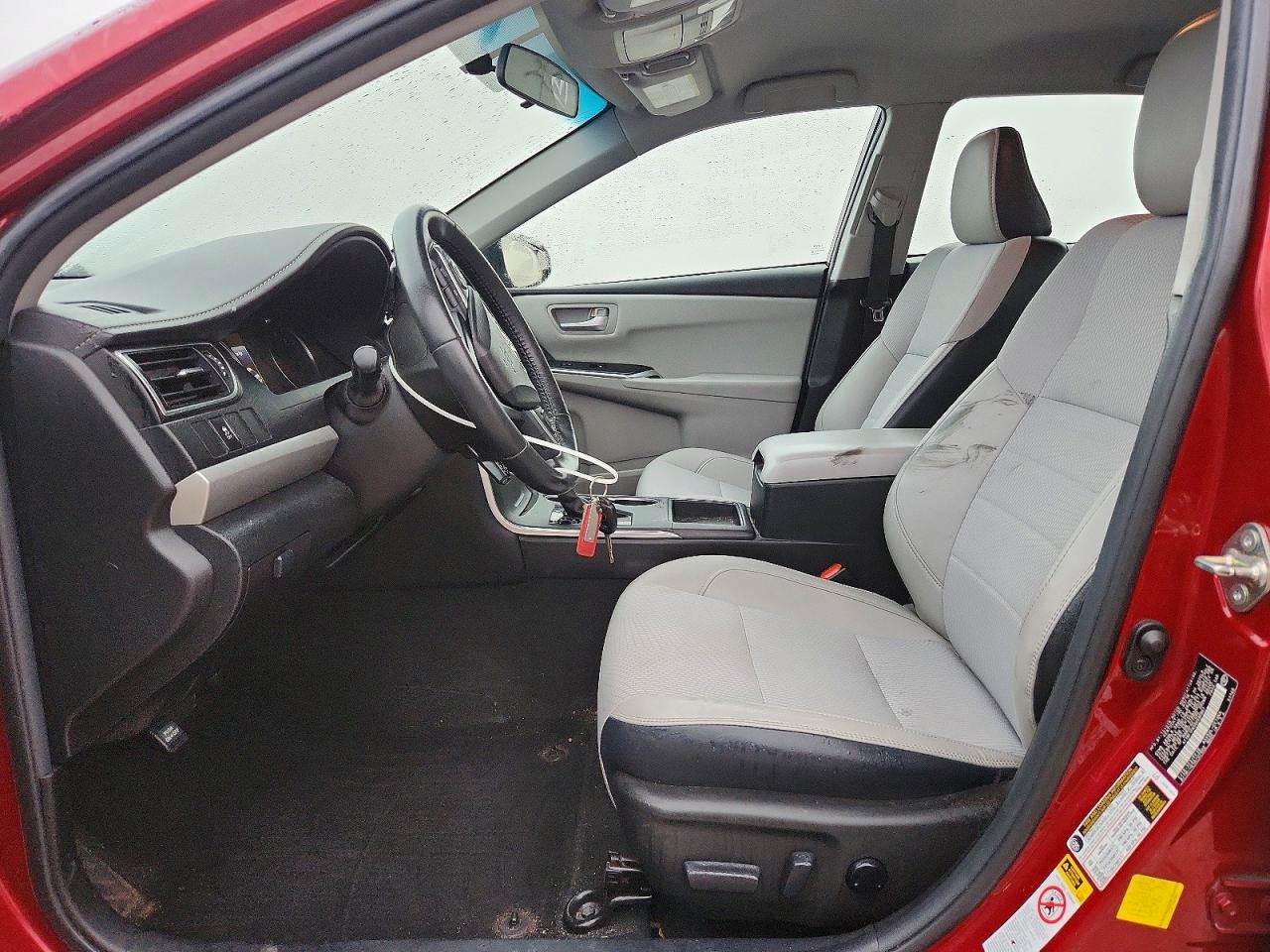 2016 TOYOTA CAMRY SE photo 7