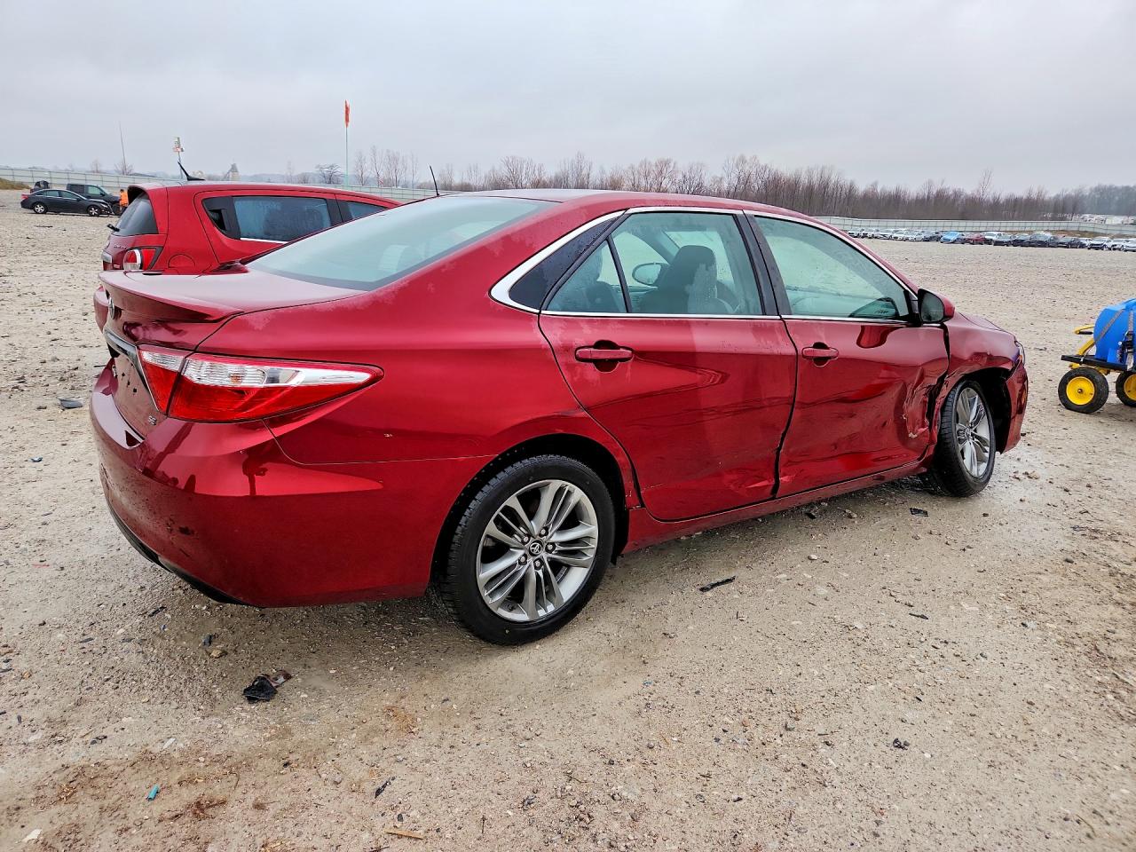 2016 TOYOTA CAMRY SE photo 3