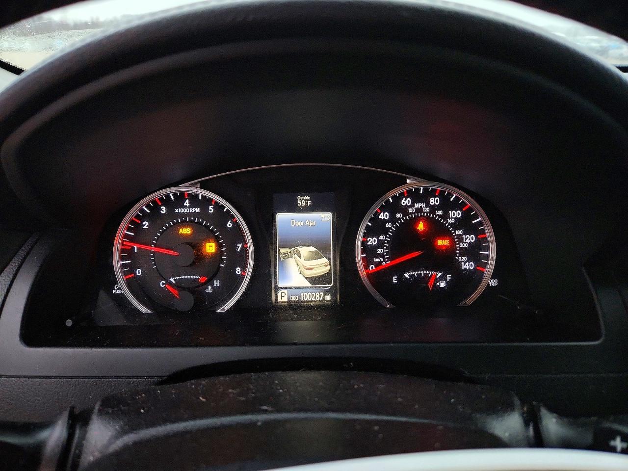 2016 TOYOTA CAMRY SE photo 9