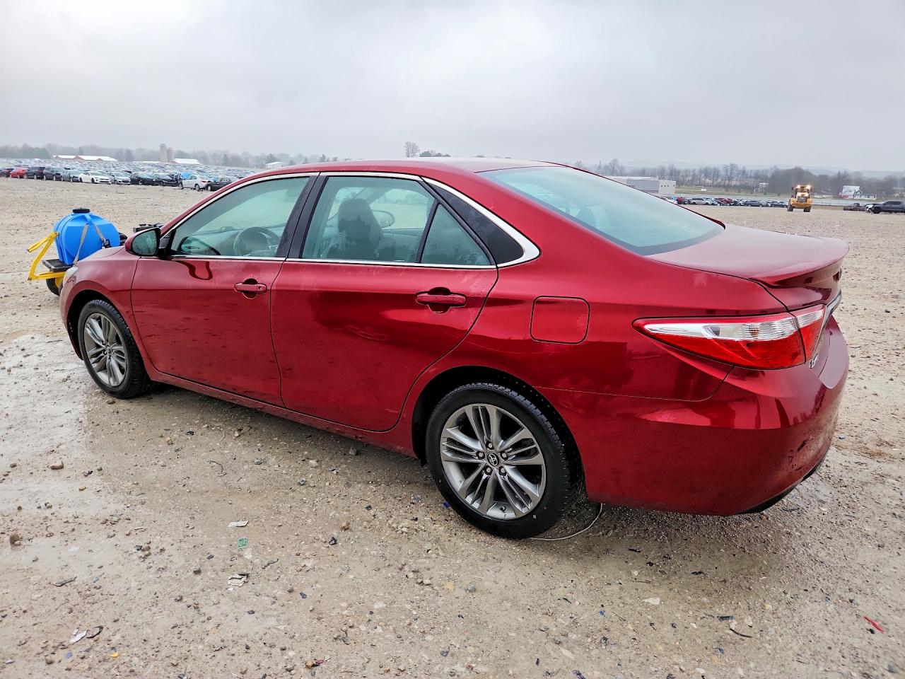 2016 TOYOTA CAMRY SE photo 2