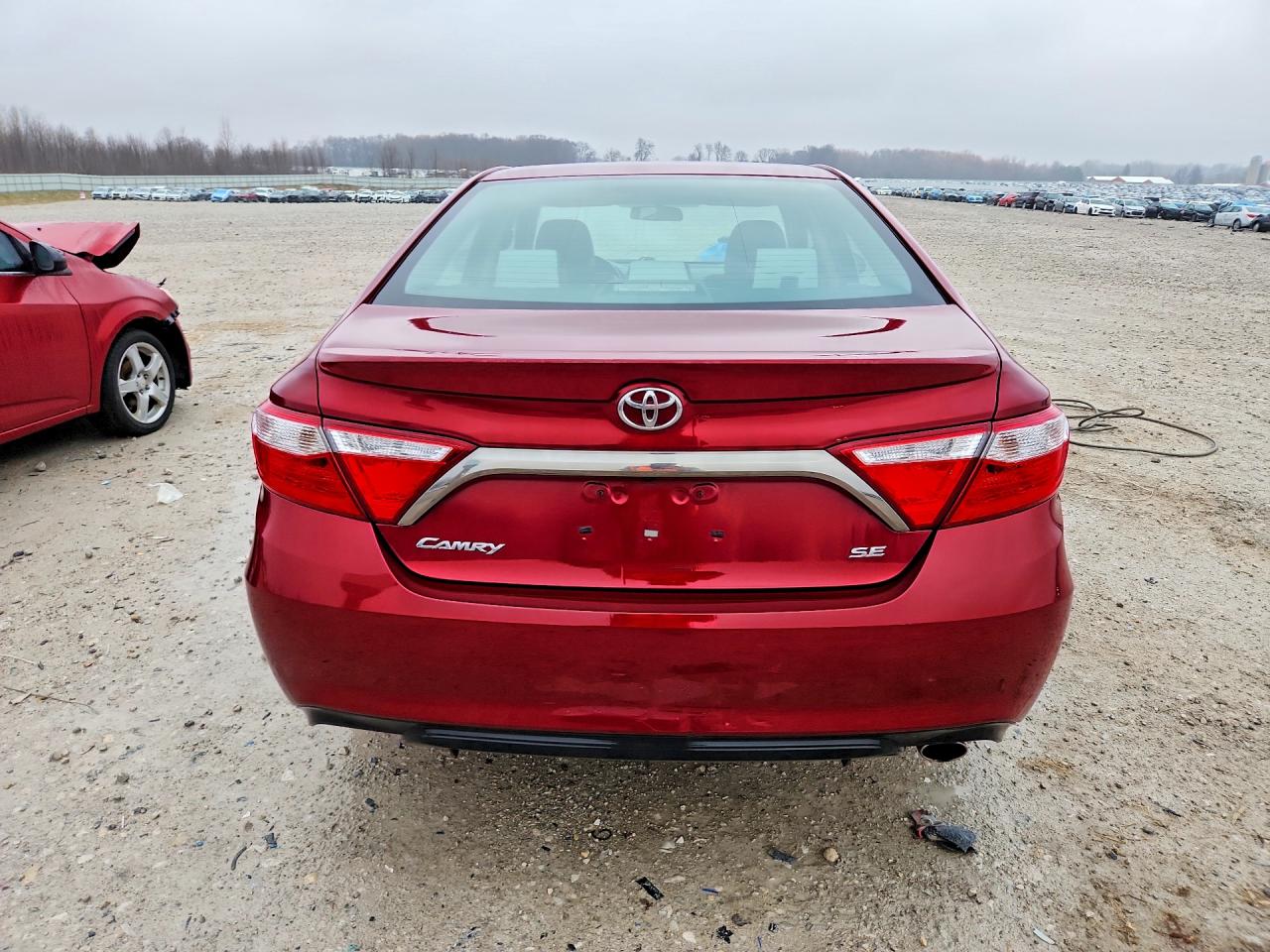 2016 TOYOTA CAMRY SE photo 6