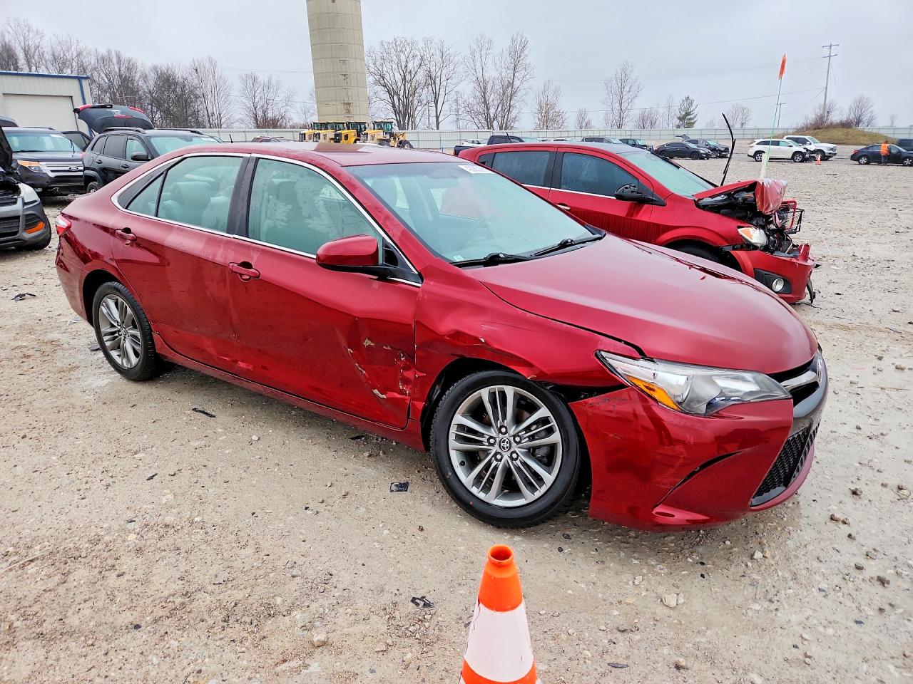 2016 TOYOTA CAMRY SE photo 4