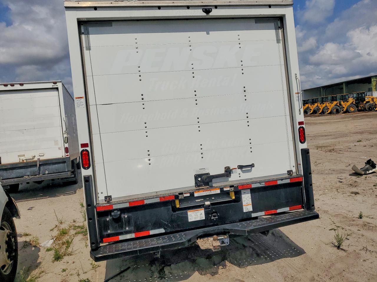 2023 GMC SAVANA BOX TRUCK photo 6