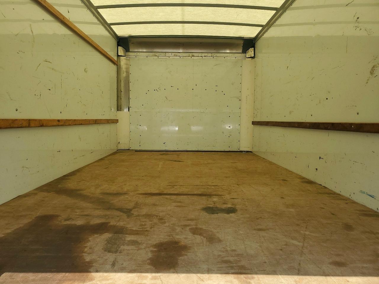 2023 GMC SAVANA BOX TRUCK photo 10