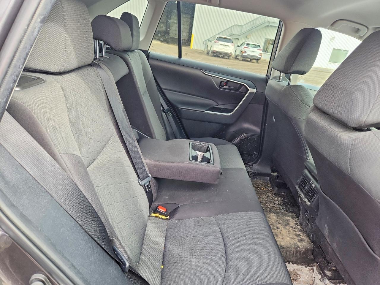 2022 TOYOTA RAV4 LE photo 28