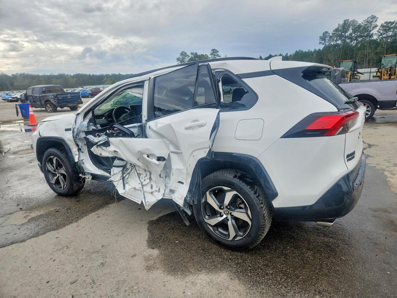 2023 TOYOTA RAV4 PRIME SE photo 3