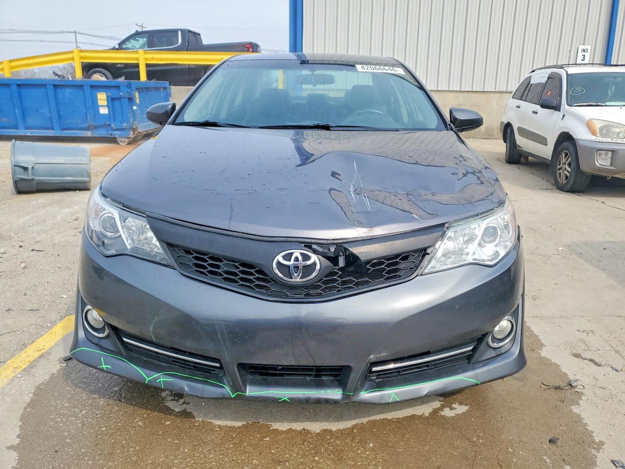 2014 TOYOTA CAMRY SE photo 9