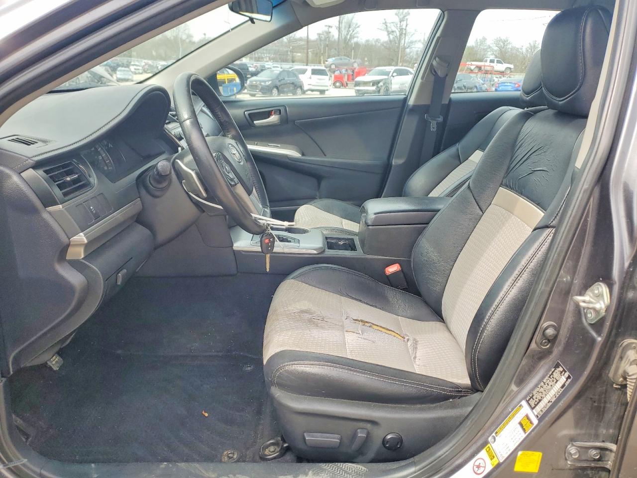 2014 TOYOTA CAMRY SE photo 13