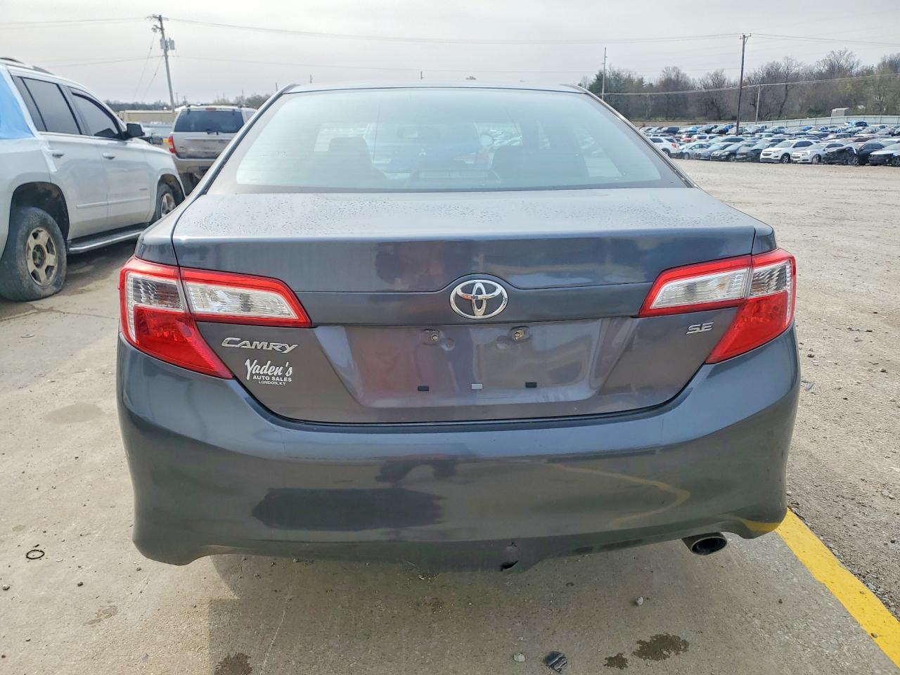 2014 TOYOTA CAMRY SE photo 11