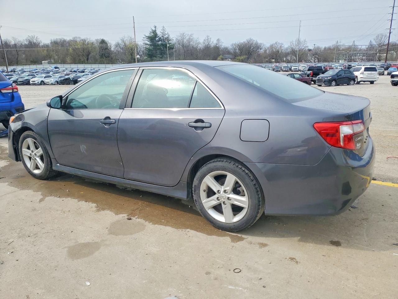 2014 TOYOTA CAMRY SE photo 3