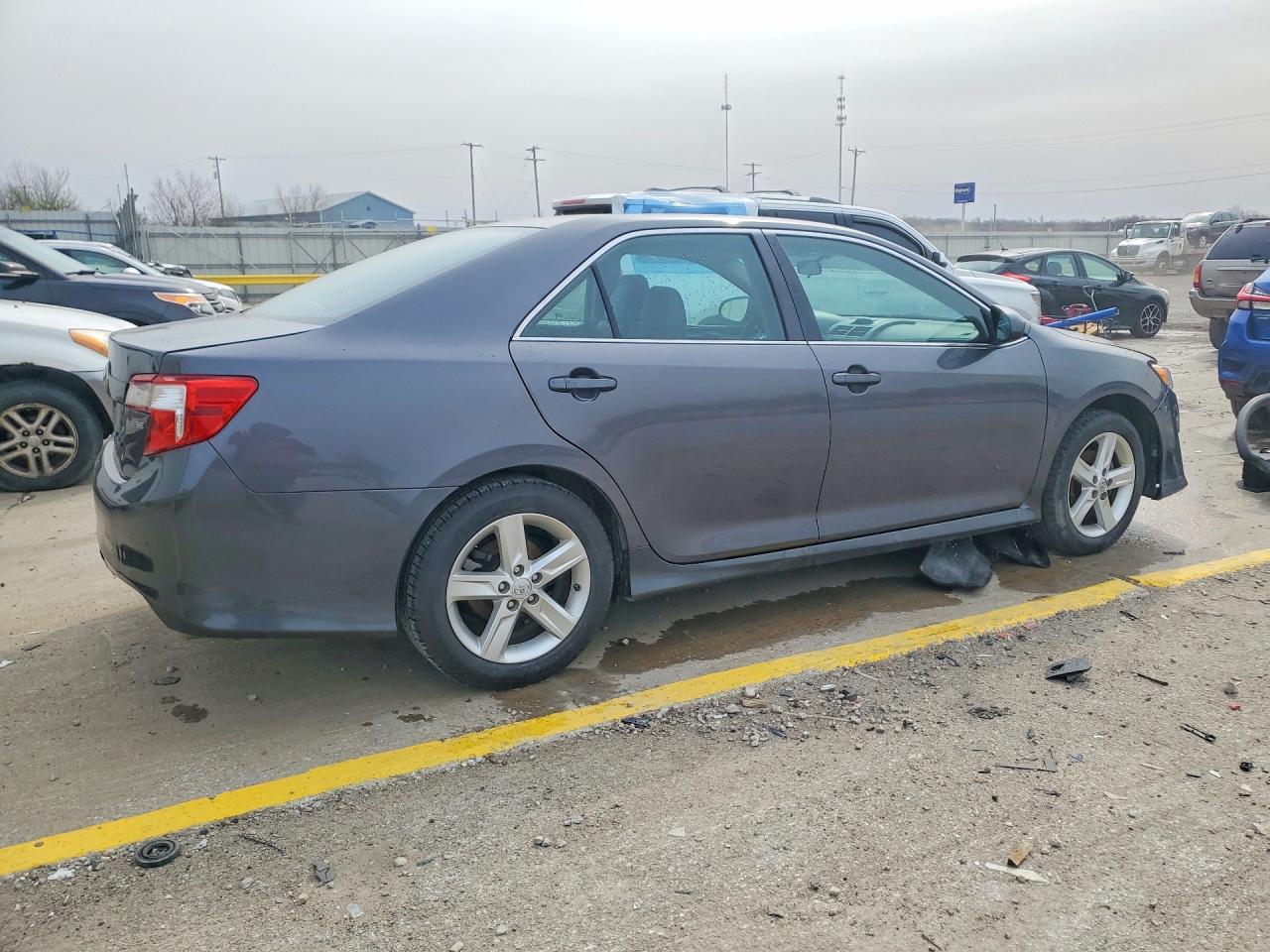 2014 TOYOTA CAMRY SE photo 5