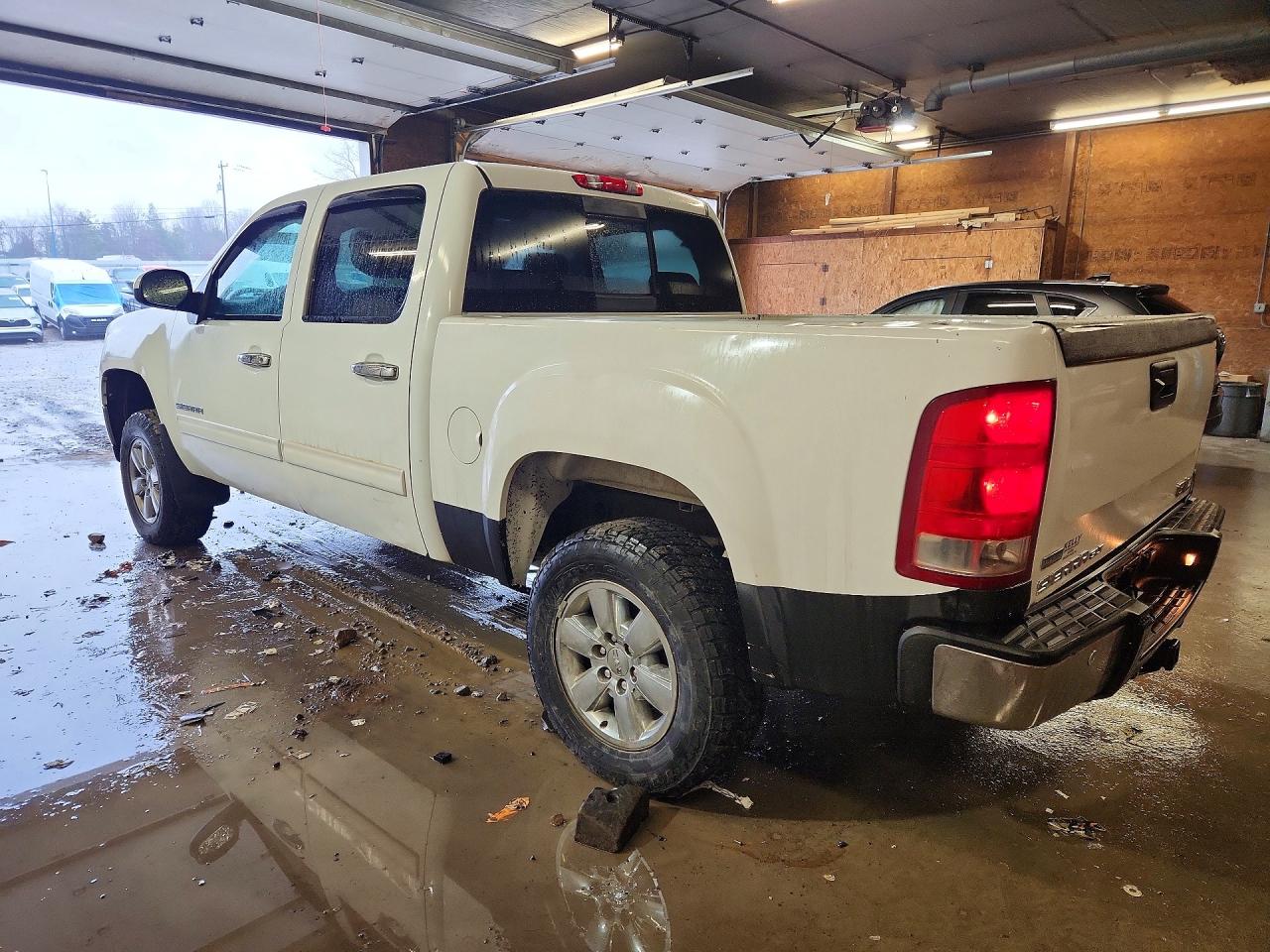 2011 GMC SIERRA K1500 SLT photo 2