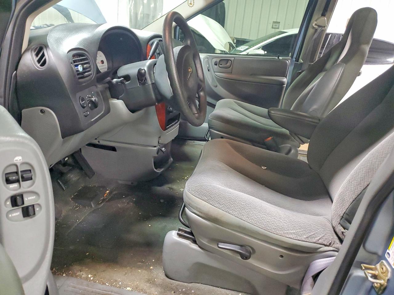 2005 CHRYSLER TOWN & COUNTRY photo 7