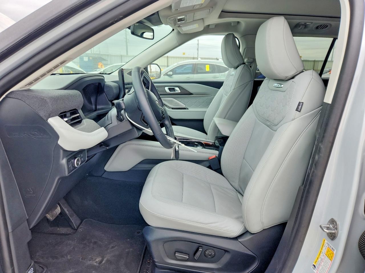 2025 FORD EXPLORER PLATINUM photo 19