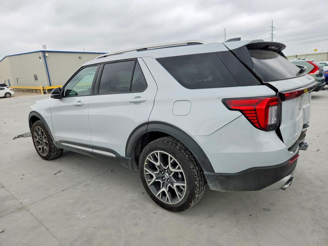 2025 FORD EXPLORER PLATINUM photo 4