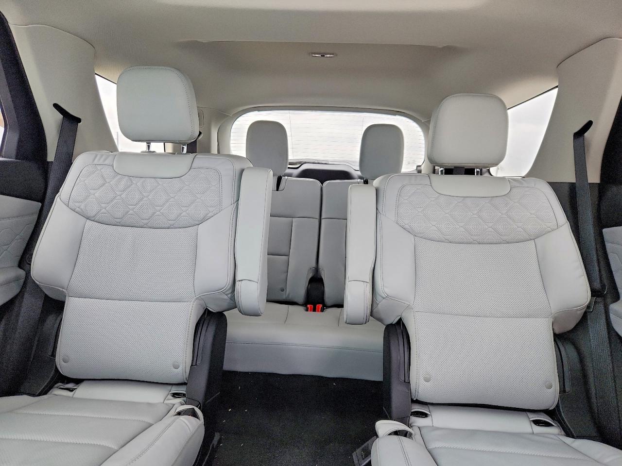 2025 FORD EXPLORER PLATINUM photo 28