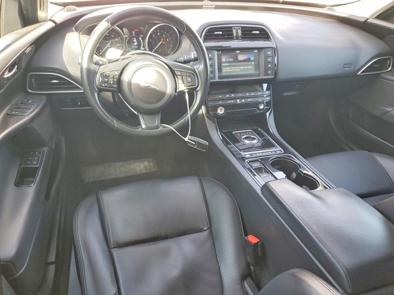 2017 JAGUAR XE PREMIUM photo 8