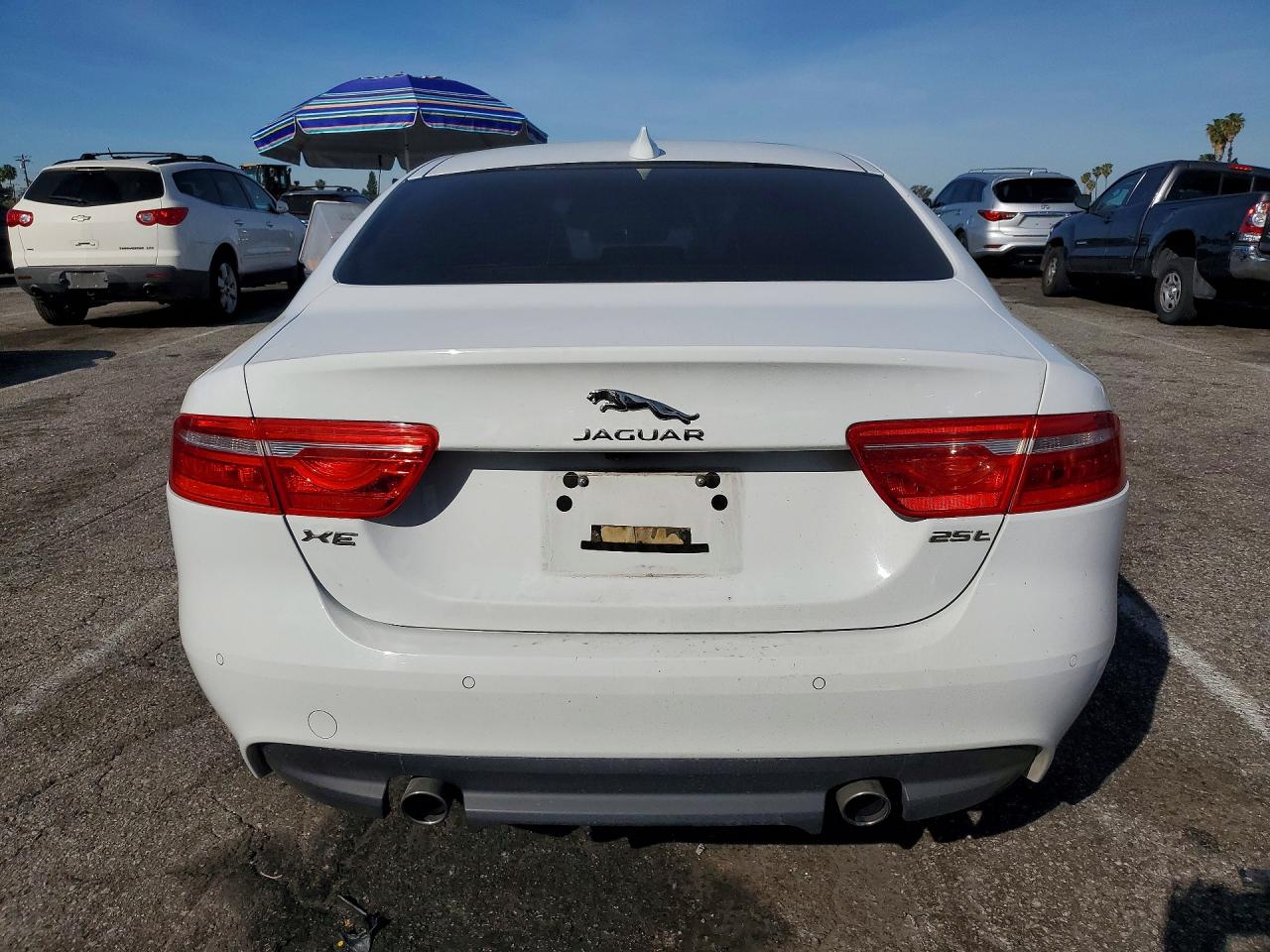 2017 JAGUAR XE PREMIUM photo 6