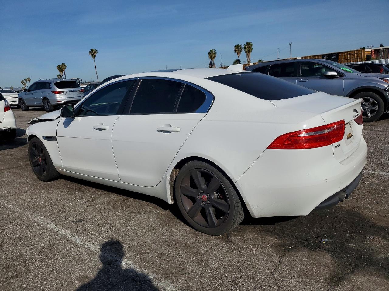 2017 JAGUAR XE PREMIUM photo 2