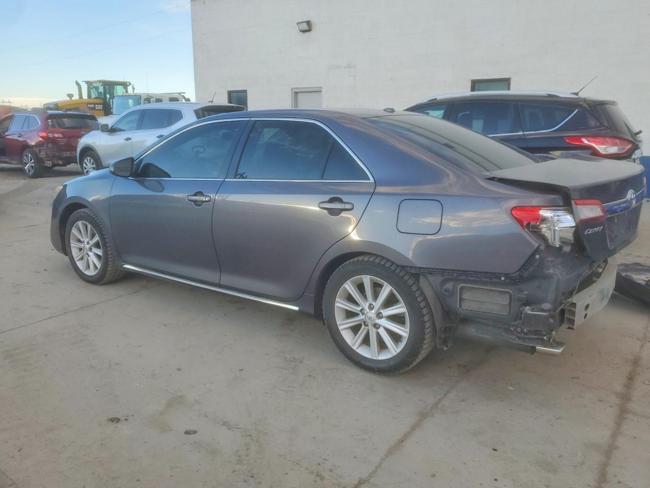 2014 TOYOTA CAMRY XLE V6 photo 2