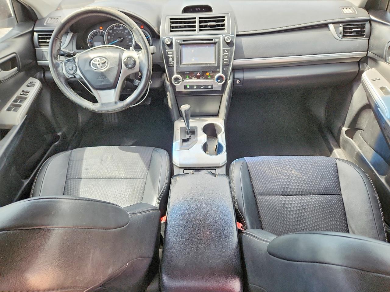 2013 TOYOTA CAMRY SE photo 8