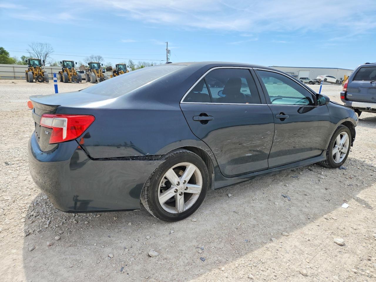 2013 TOYOTA CAMRY SE photo 3