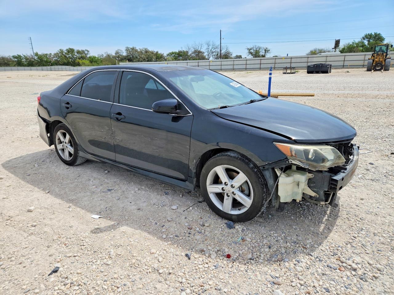 2013 TOYOTA CAMRY SE photo 4
