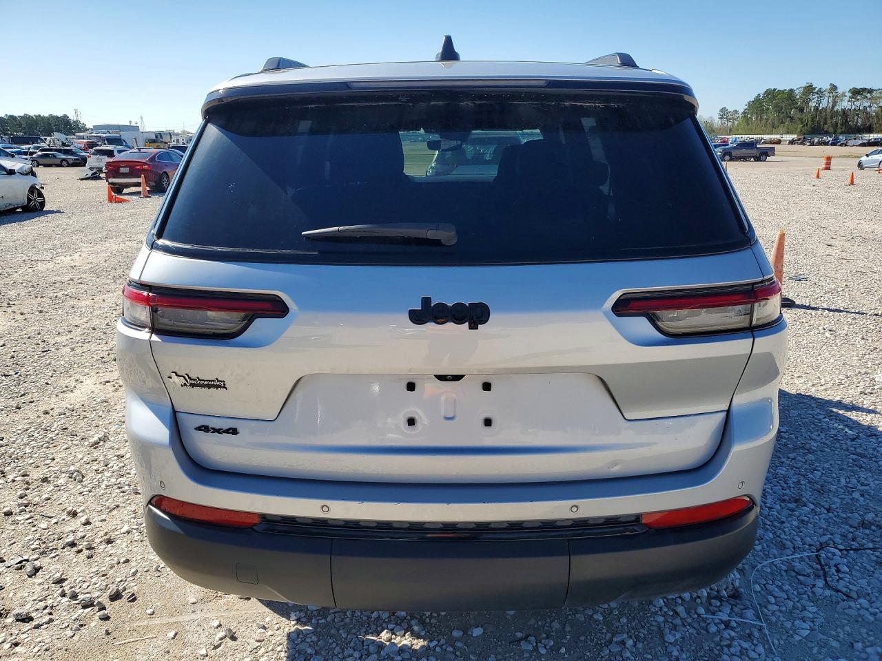 2024 JEEP GRAND CHEROKEE L LAREDO photo 16