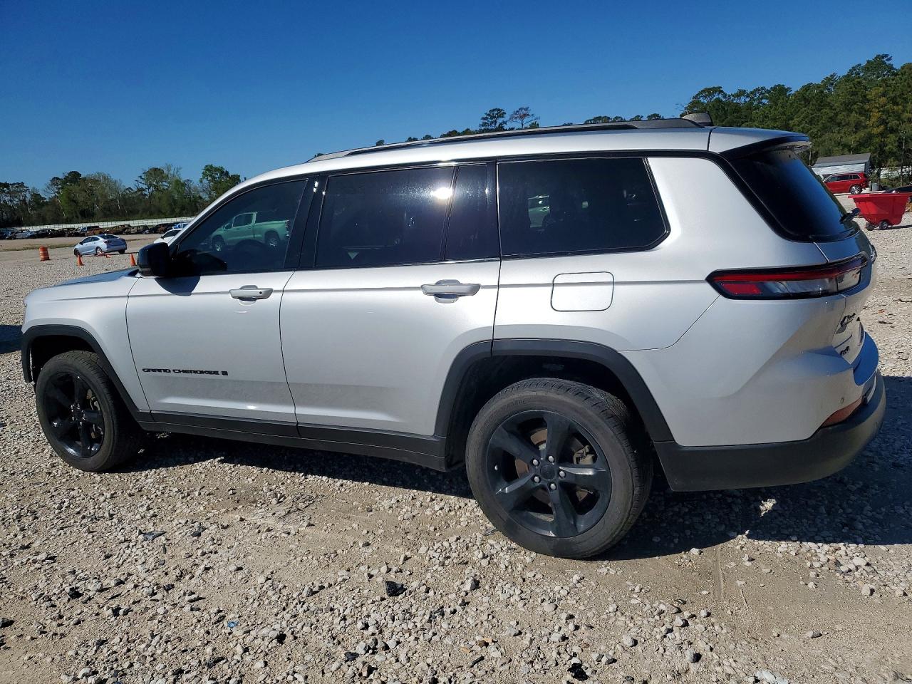 2024 JEEP GRAND CHEROKEE L LAREDO photo 4