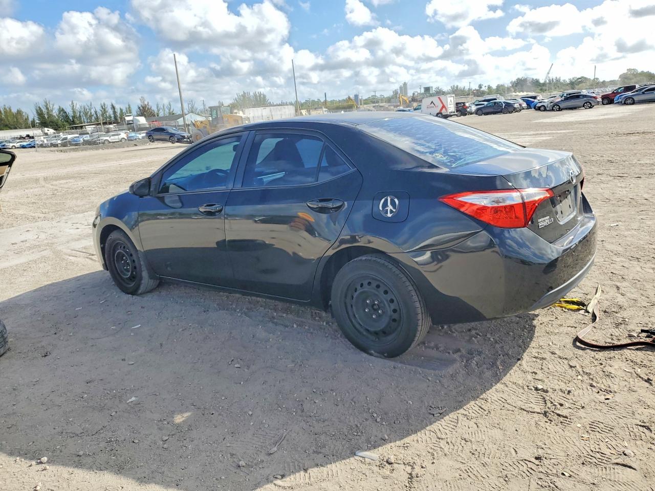 2015 TOYOTA COROLLA LE photo 4