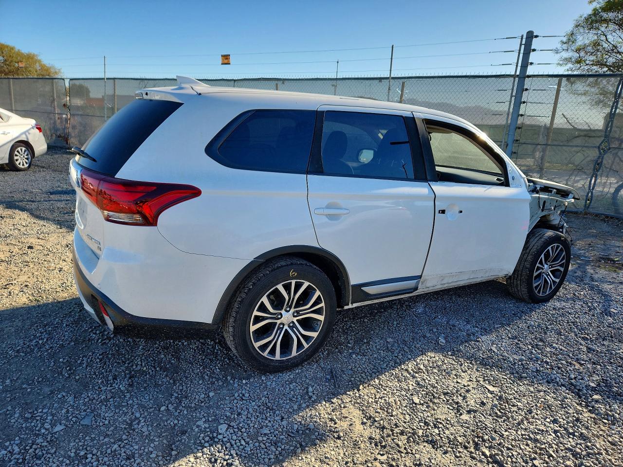 2018 MITSUBISHI OUTLANDER SE photo 3