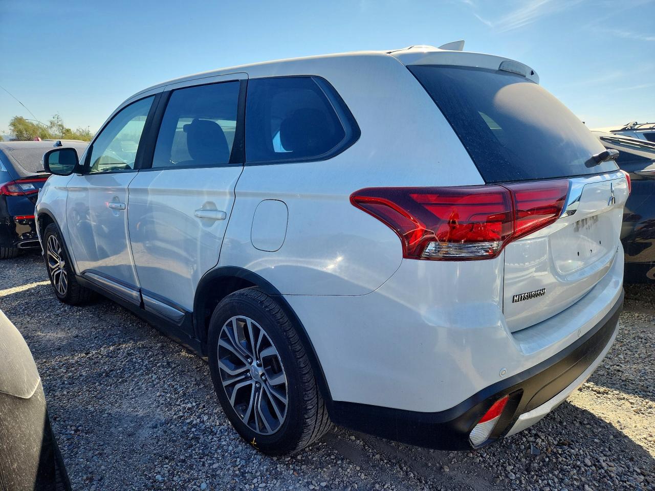2018 MITSUBISHI OUTLANDER SE photo 2