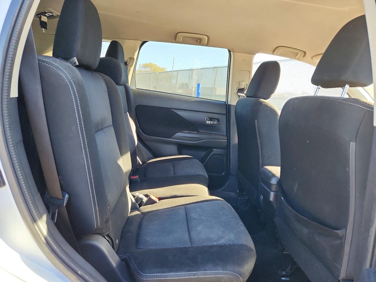 2018 MITSUBISHI OUTLANDER SE photo 11