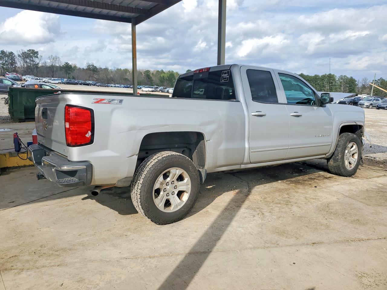2015 CHEVROLET SILVERADO K1500 LT photo 3