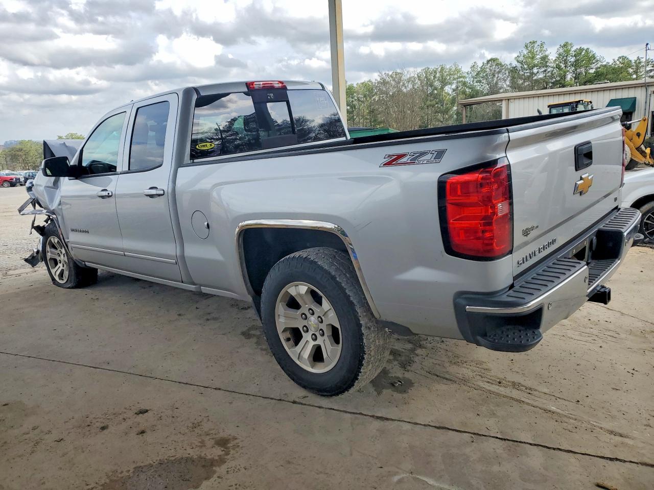 2015 CHEVROLET SILVERADO K1500 LT photo 2