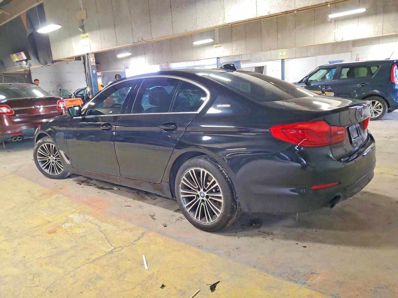 2019 BMW 530E photo 2